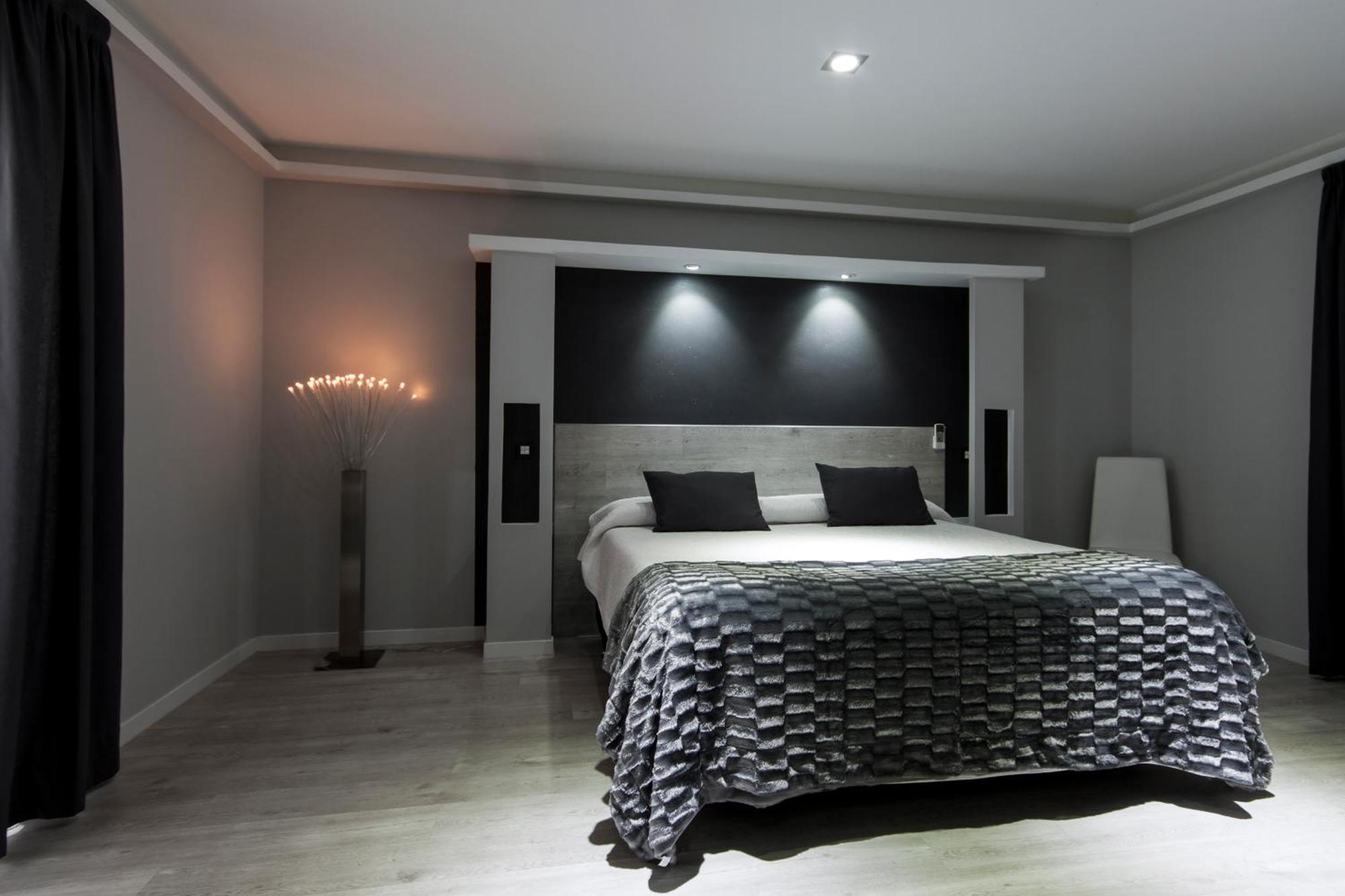 Hostal Overnight Madrid — Foto 1